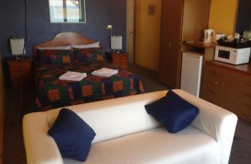 Waltzing Matilda Motel Margate Qld - 